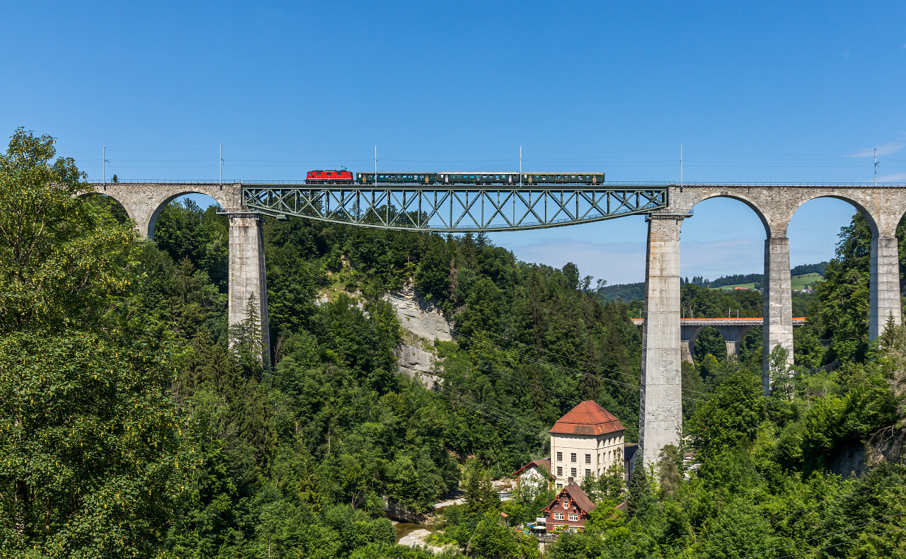 Re 430 350 of dsf between St. Gallen Haggen and Gübsensee