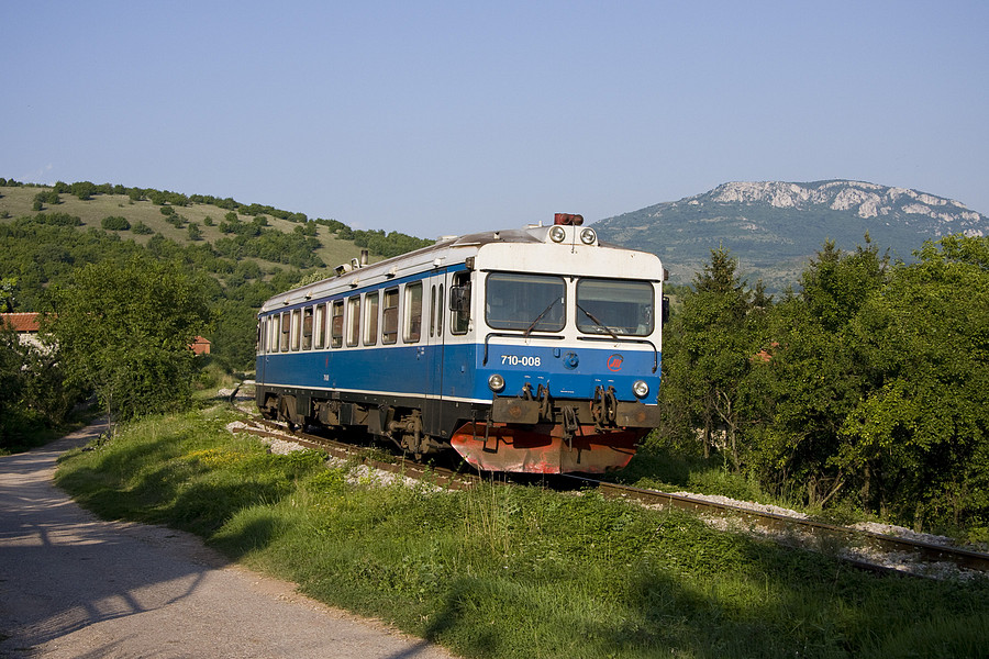 Class 710 of ŽS between Jasenovik and Vrelo