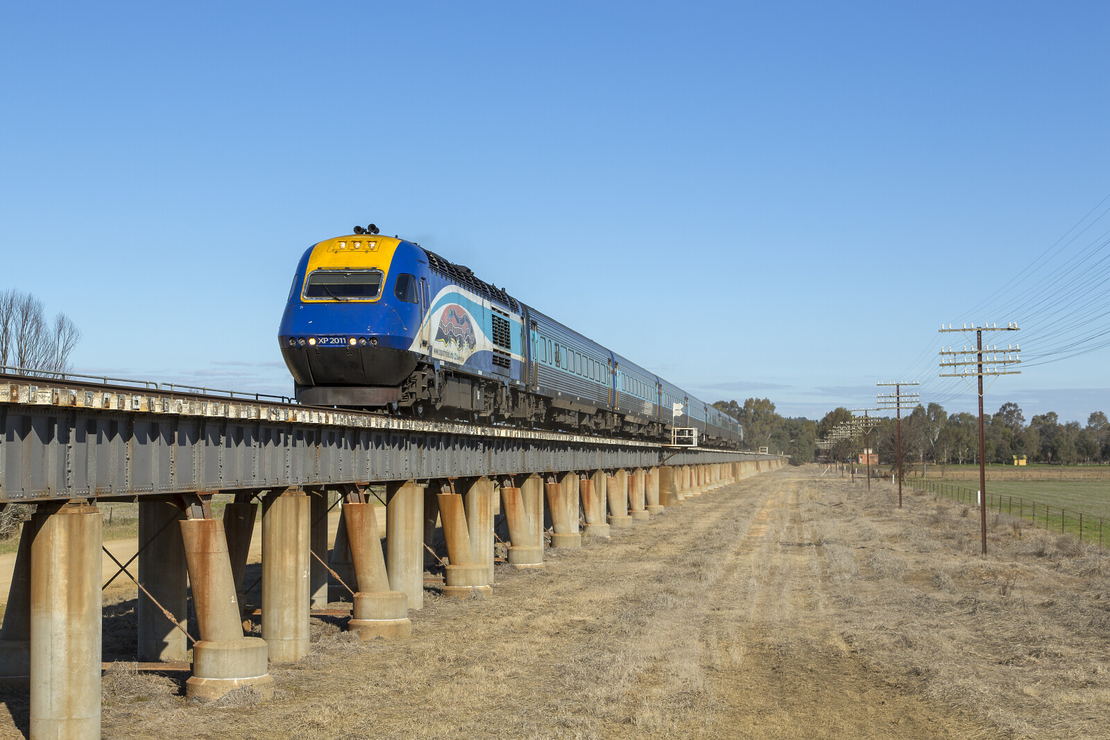 train travel wagga to melbourne