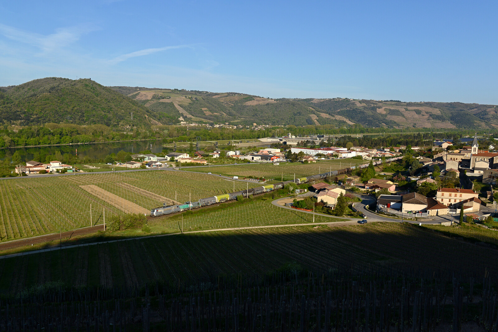 BB 26000 der SNCF (Société Nationale des Chemins de fer Français) zwischen Saint-Vallier sur Rhône und Tain l'Hermitage Tournon, Frankreich