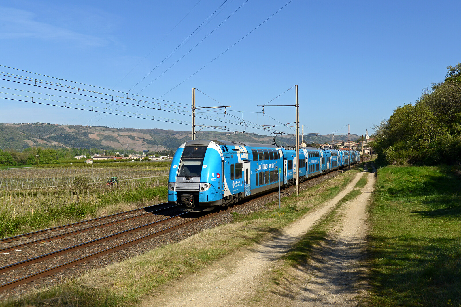 Z 24595 der SNCF (Société Nationale des Chemins de fer Français) zwischen Saint-Vallier sur Rhône und Tain l'Hermitage Tournon, Frankreich