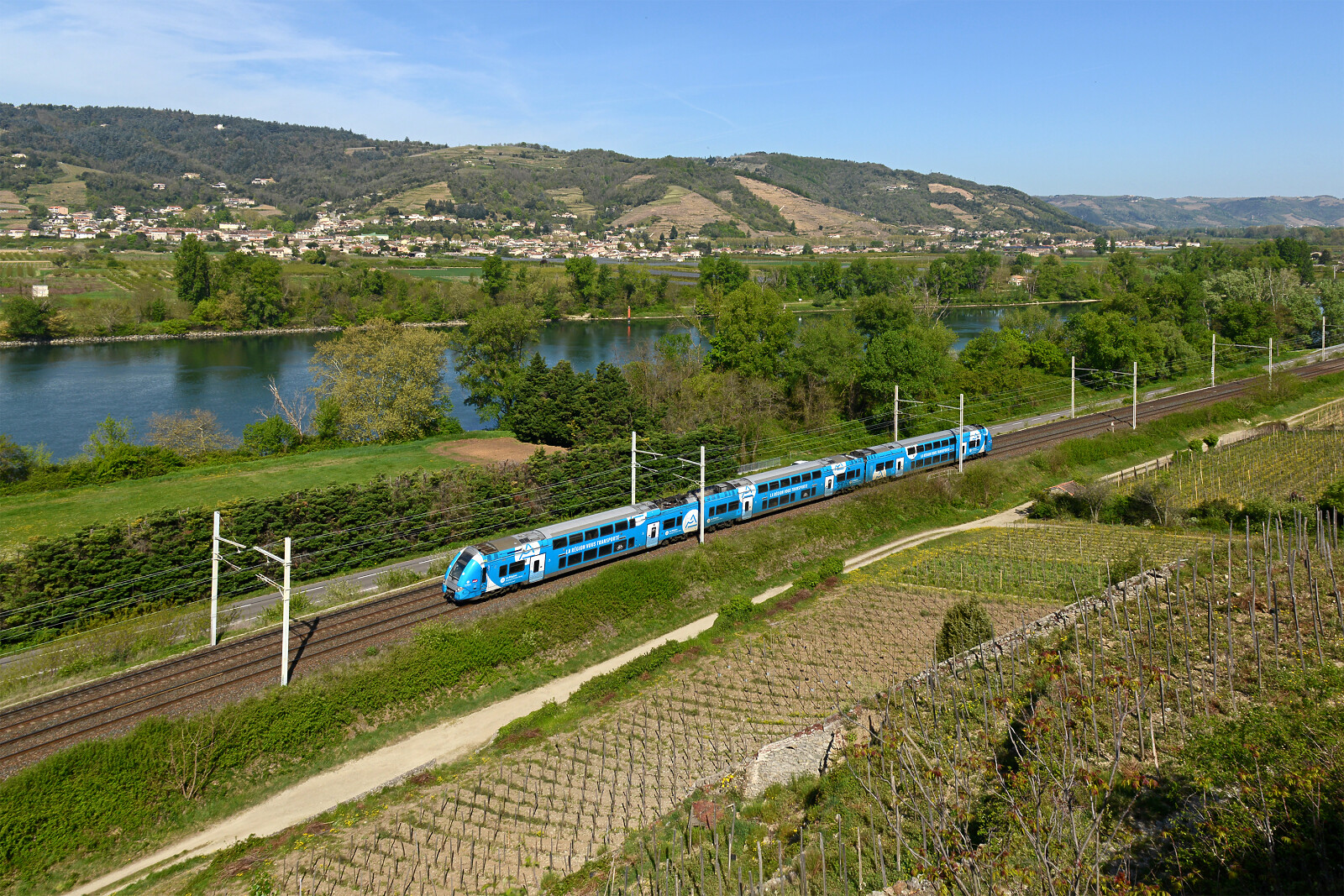 Z 24500 der SNCF (Société Nationale des Chemins de fer Français) zwischen Saint-Vallier sur Rhône und Tain l'Hermitage Tournon, Frankreich