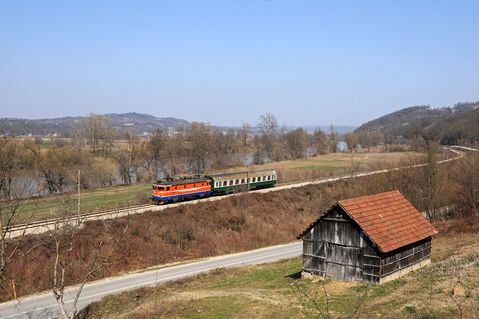 JŽ 441 114 der ŽRS (Željeznice Republike Srpske) zwischen Koprivna Donja und Vranjak, Bosnien und Herzegowina
