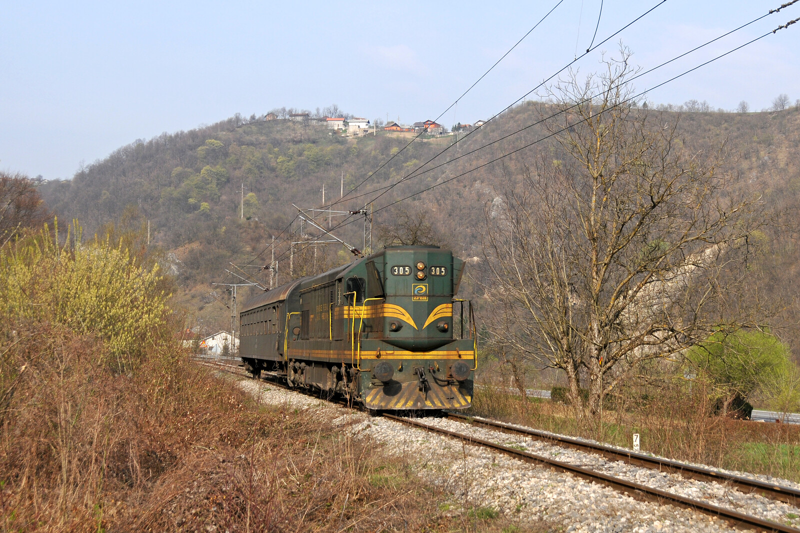 661 305 der ŽFBH (Željeznice Federacije Bosne i Hercegovine) zwischen Bihać und Cazin-Srbljani, Bosnien und Herzegowina