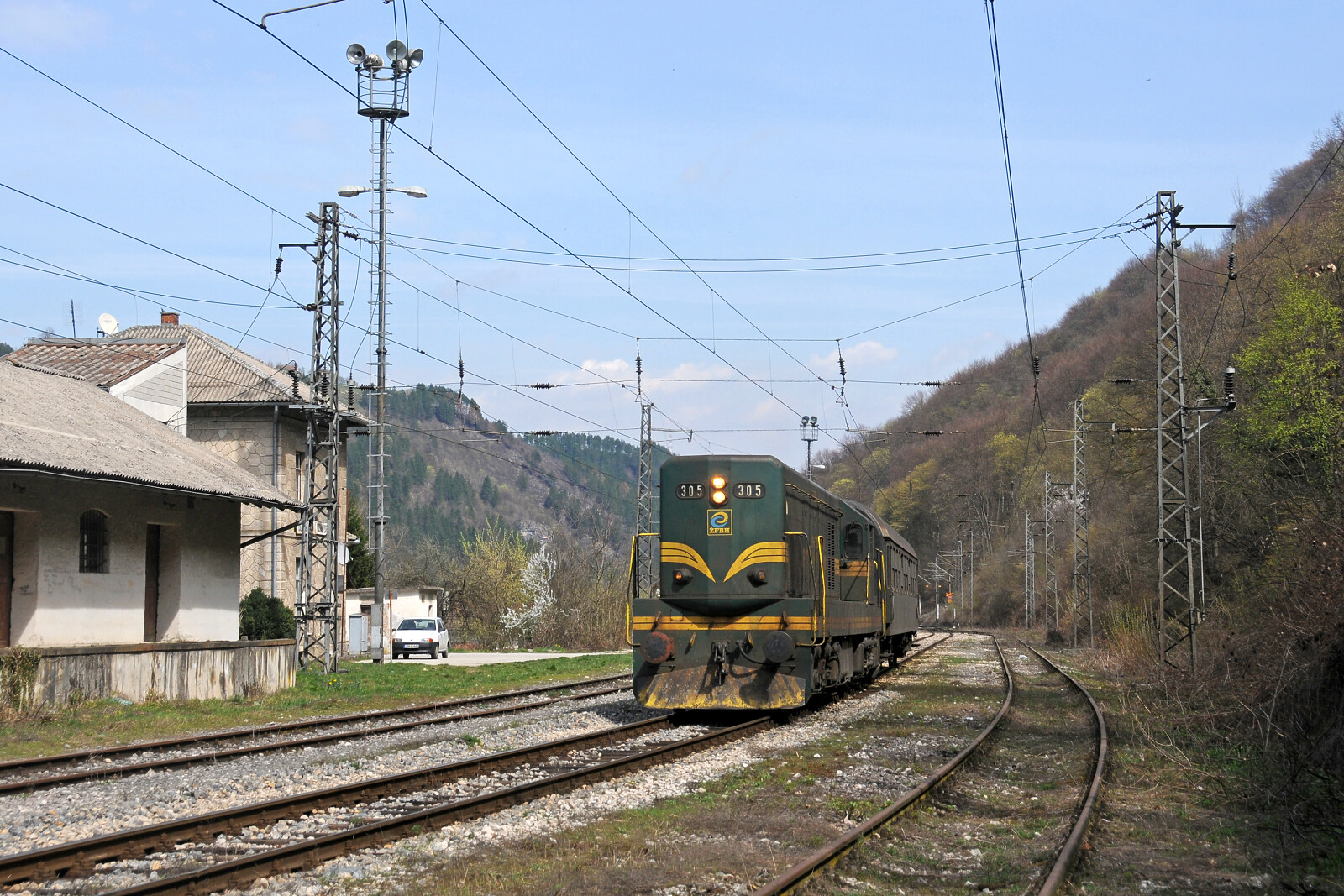 661 305 der ŽFBH (Željeznice Federacije Bosne i Hercegovine) in Cazin-Srbljani, Bosnien und Herzegowina