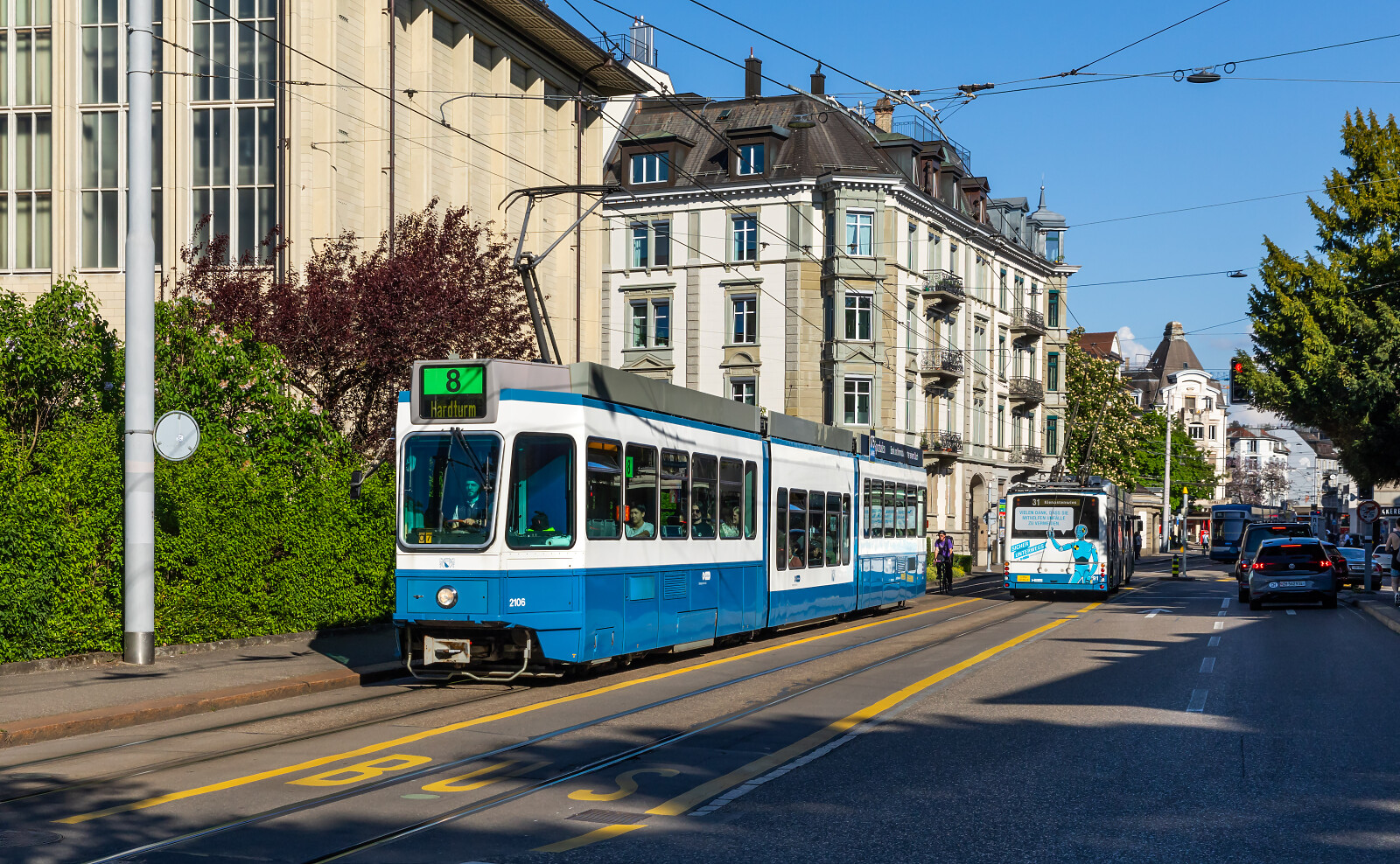 Be 4/8 "Tram 2000" mit Sänfte 2106 der VBZ (Verkehrsbetriebe Zürich) bei Zürich (Kreuzplatz), Schweiz