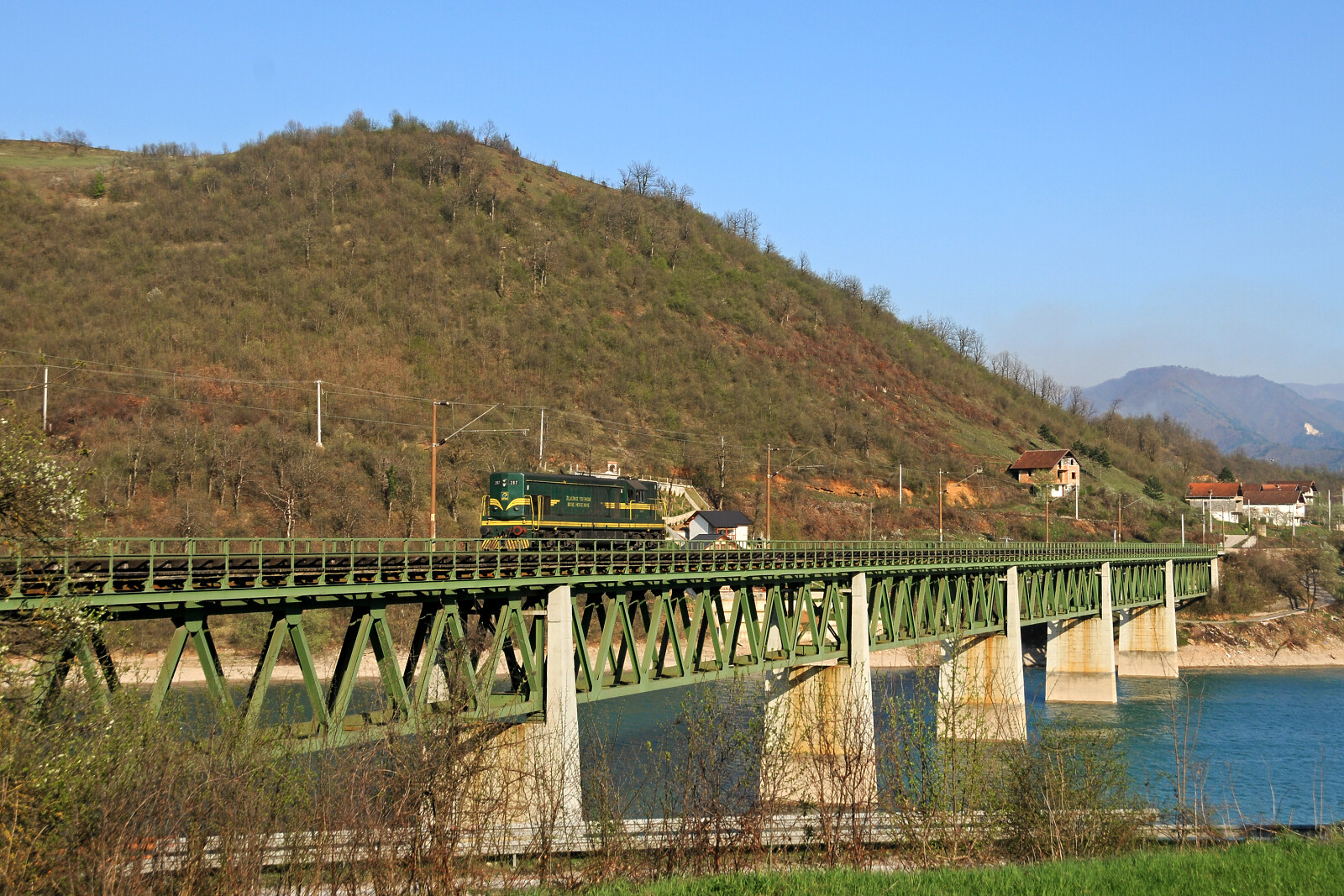 661 267 der ŽFBH (Željeznice Federacije Bosne i Hercegovine) zwischen Konjic und Jablanica, Bosnien und Herzegowina
