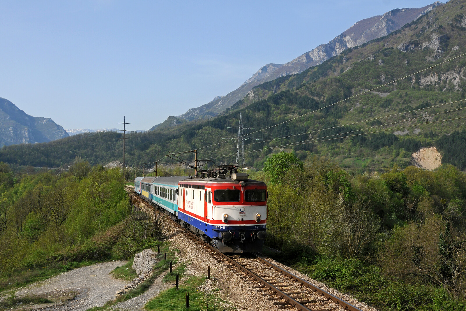 JŽ 441 911 der ŽFBH (Željeznice Federacije Bosne i Hercegovine) in Jablanica, Bosnien und Herzegowina