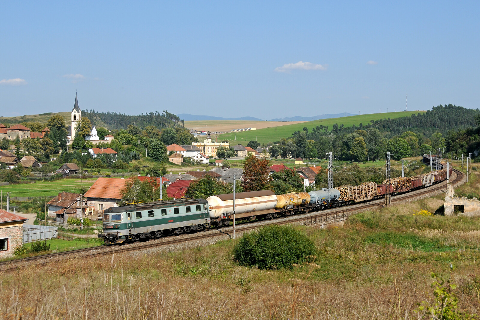 183 016 der ZSSK (Železničná spoločnosť Slovensko) zwischen Markušovce und Teplička nad Hornádom, Slowakei