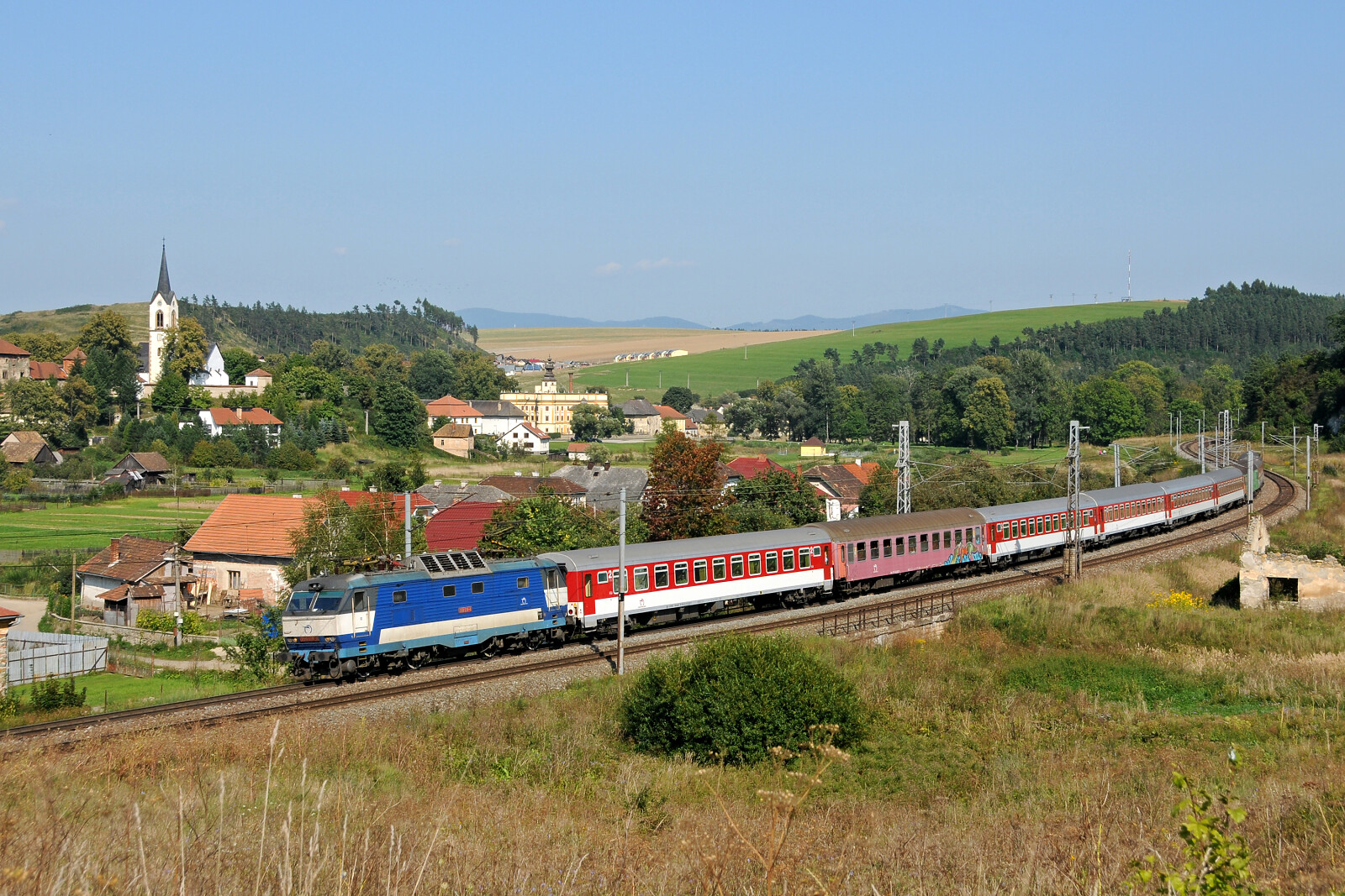 350 016 der ZSSK (Železničná spoločnosť Slovensko) zwischen Markušovce und Teplička nad Hornádom, Slowakei