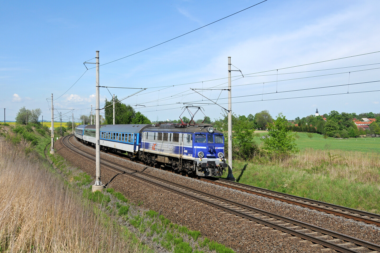 EU07 516 der PKP (Polskie Koleje Panstwowe) zwischen Suchdol nad Odrou und Hranice na Moravě, Tschechien