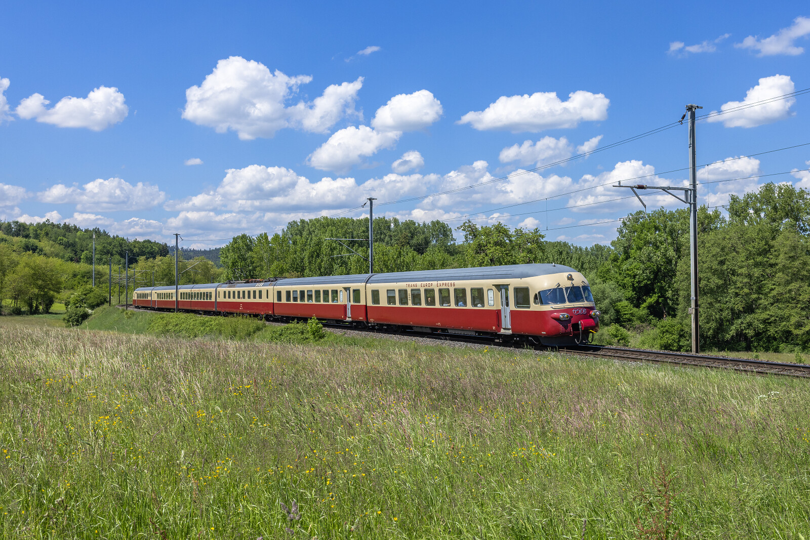 RAe TEE II 1053 der SBB (Schweizerische Bundesbahnen) zwischen Jestetten und Lottstetten, Deutschland