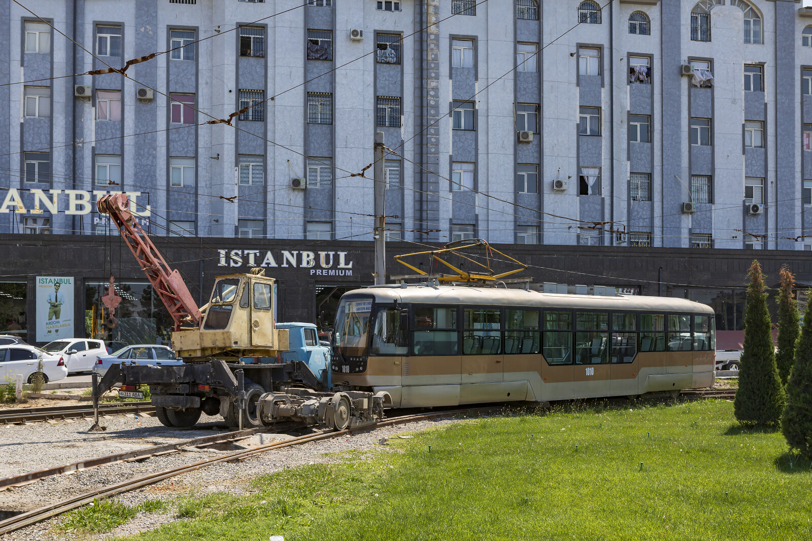1010 der DK (Tramvay liniyalarini ekspluatatsiya qilish direksiyasi) bei Samarkand (Temir Yo'L Vokzali), Usbekistan