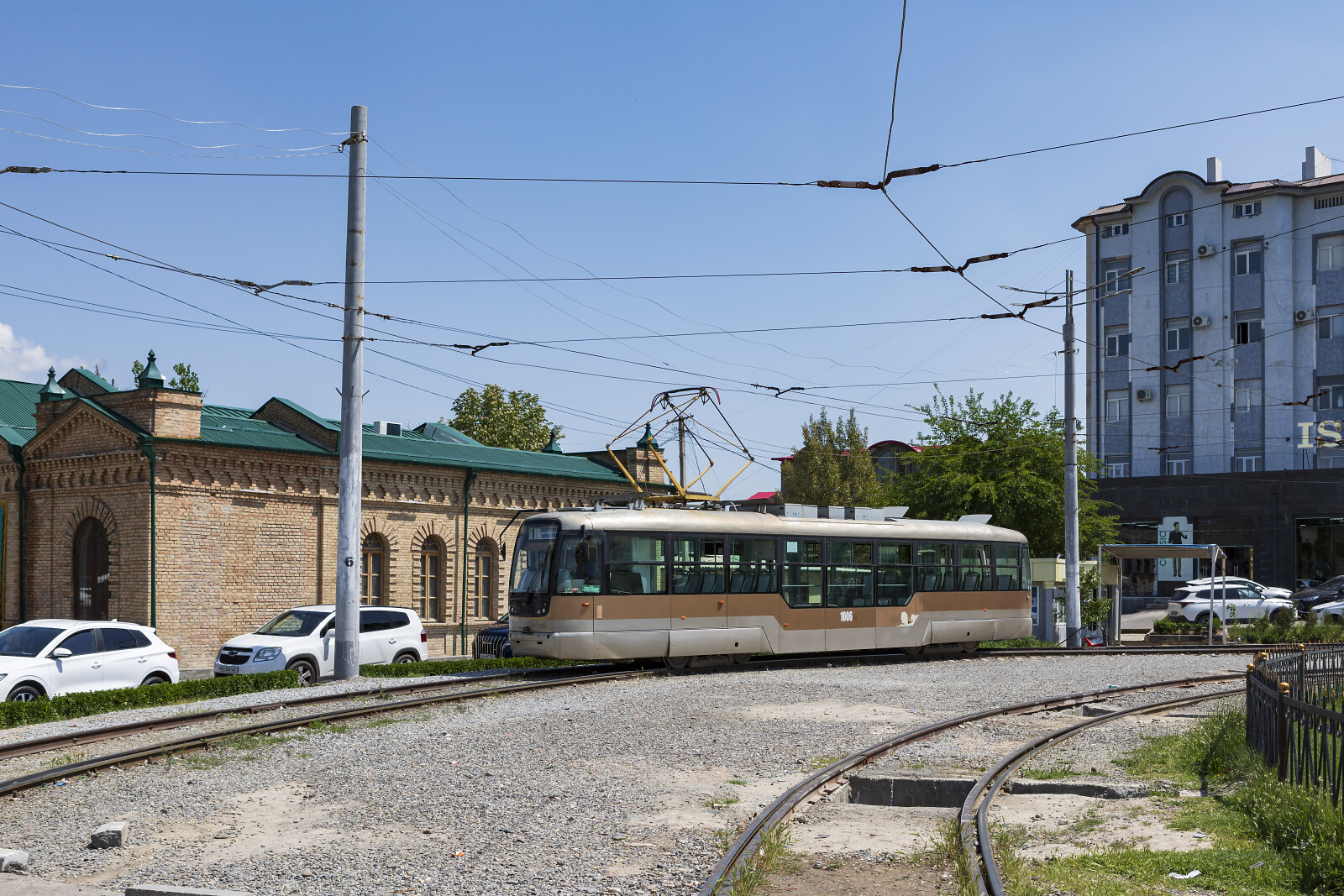 1006 der DK (Tramvay liniyalarini ekspluatatsiya qilish direksiyasi) bei Samarkand (Temir Yo'L Vokzali), Usbekistan