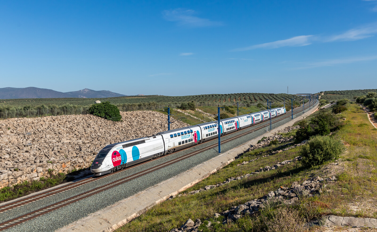 TGV Euroduplex (2N2) 818 der SNCF (Société Nationale des Chemins de fer Français) in Los Pérez, Spanien