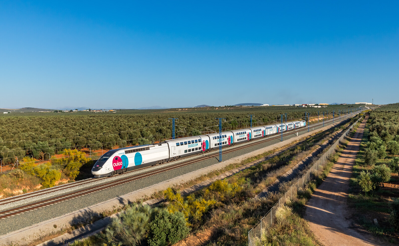 TGV Euroduplex (2N2) 813 der SNCF (Société Nationale des Chemins de fer Français) in Casariche, Spanien
