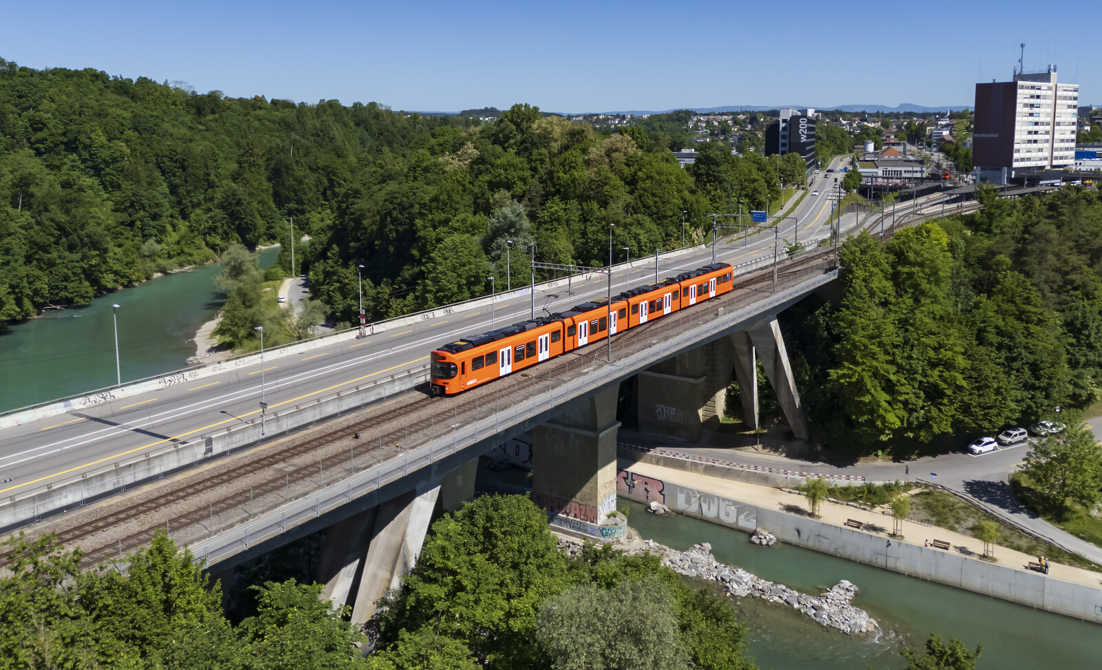 Be 4/10 "Worbla" der RBS (Regionalverkehr Bern-Solothurn) zwischen Worblaufen und Bern Tiefenau, Schweiz