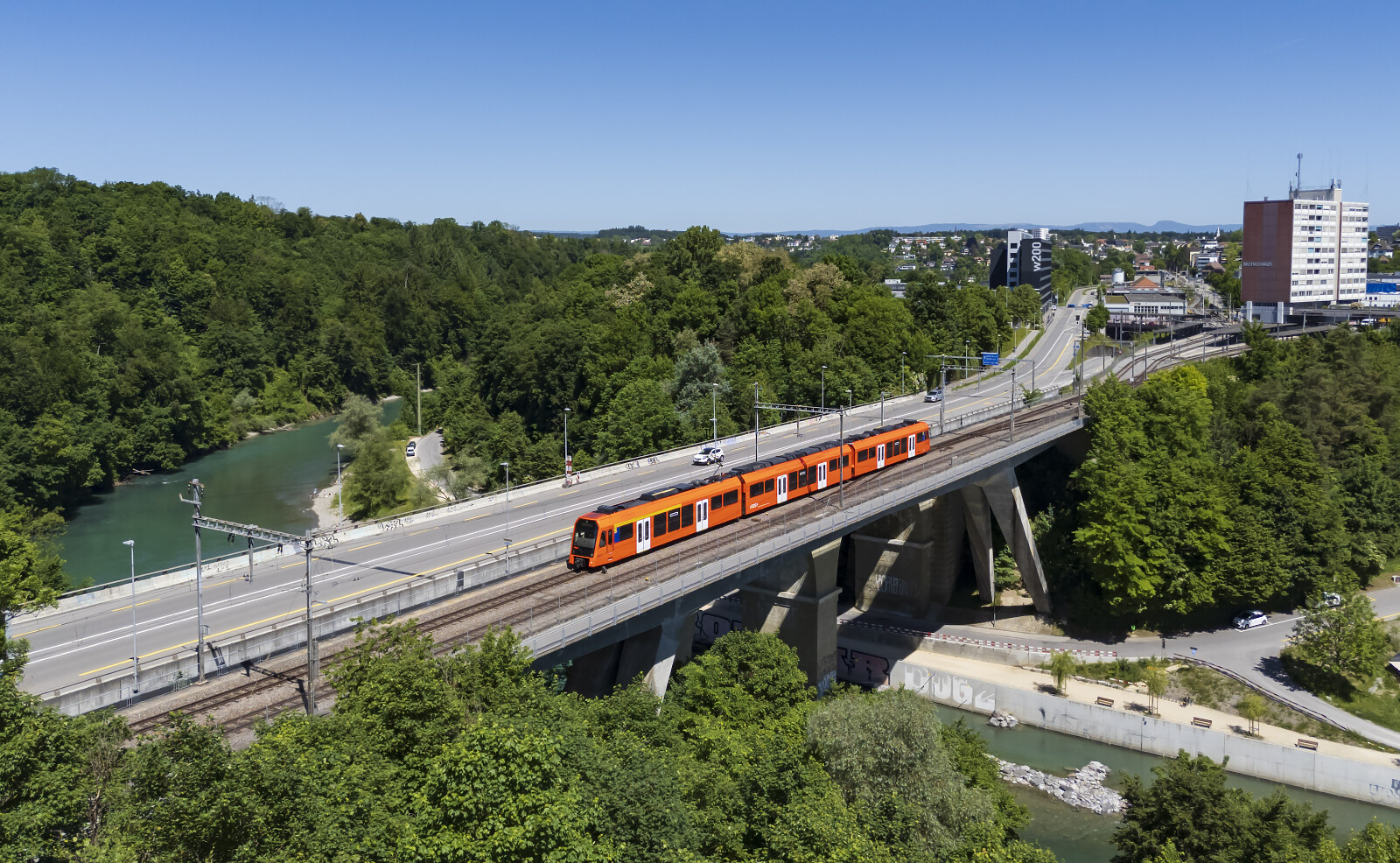 RABe 4/12 "NExT" der RBS (Regionalverkehr Bern-Solothurn) zwischen Worblaufen und Bern Tiefenau, Schweiz