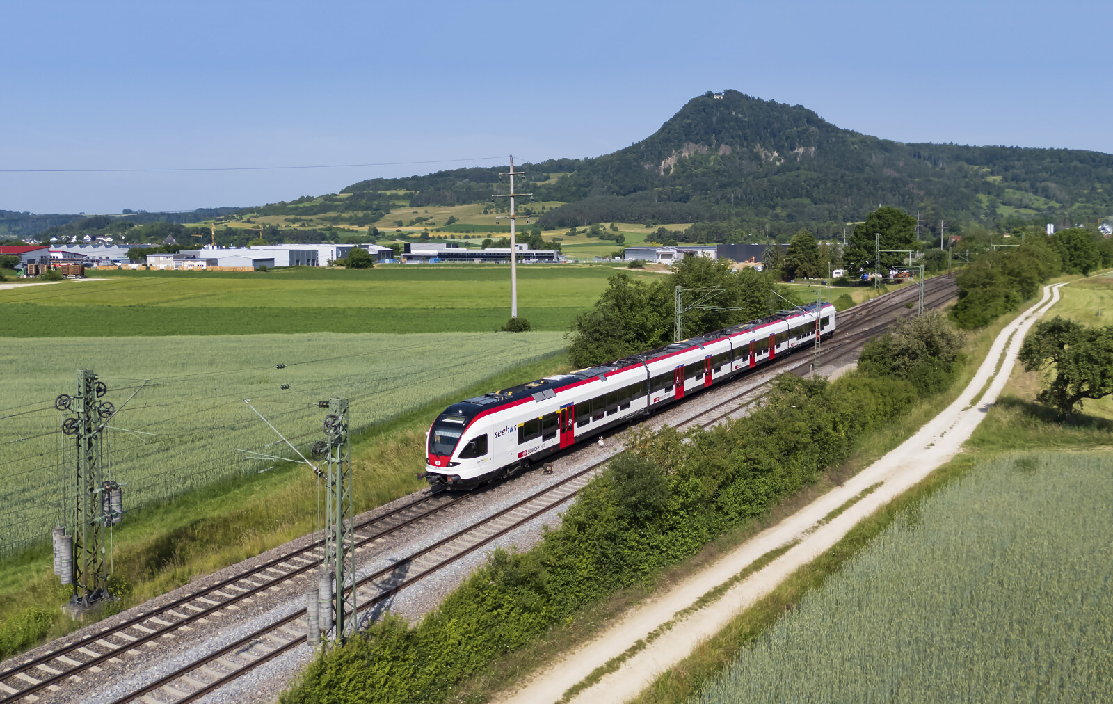 RABe 521 205 der SBB (Schweizerische Bundesbahnen) zwischen Welschingen-Neuhausen und Mühlhausen, Deutschland