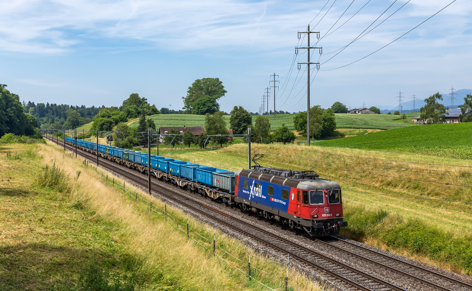 Re 620 088 der SBB (Schweizerische Bundesbahnen) zwischen Wangen an der Aare und Niederbipp, Schweiz