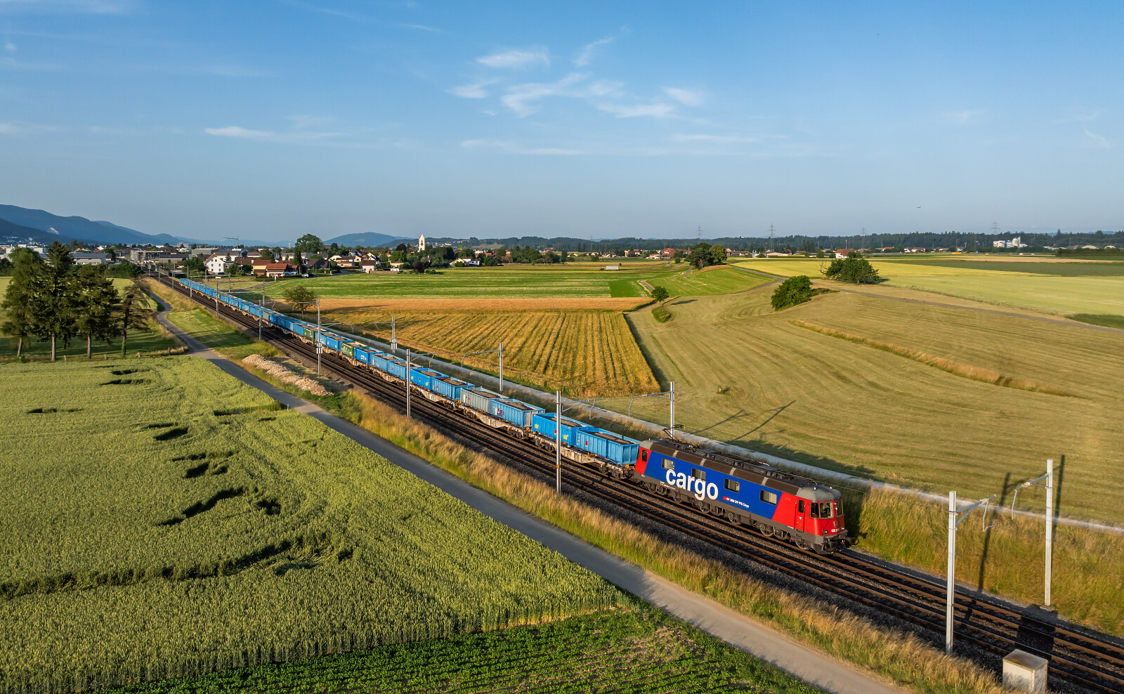 Re 620 072 der SBB (Schweizerische Bundesbahnen) zwischen Niederbipp und Wangen an der Aare, Schweiz