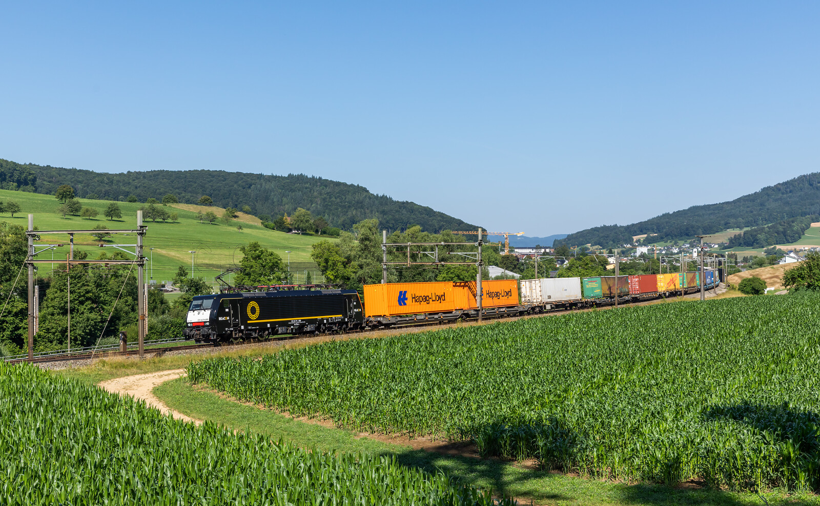 E 189 (ES 64 F4) 89 der SBB (Schweizerische Bundesbahnen) zwischen Tecknau und Gelterkinden, Schweiz