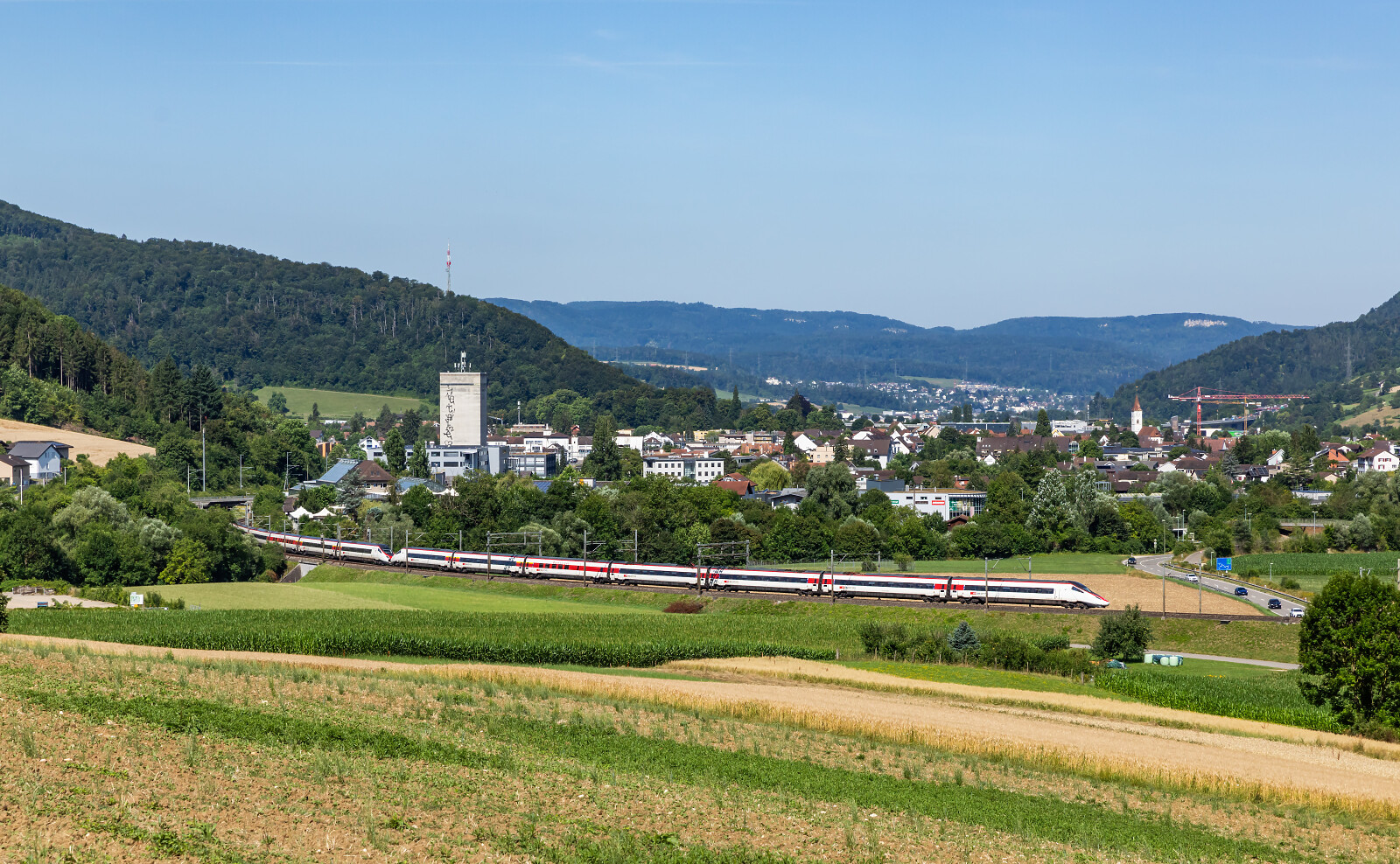 ETR 610 "Cisalpino due" der SBB (Schweizerische Bundesbahnen) zwischen Sissach und Gelterkinden, Schweiz