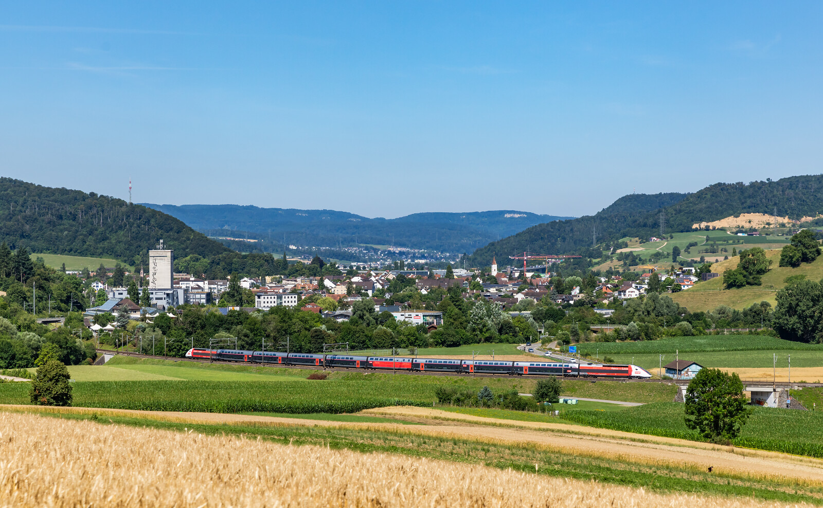 TGV Euroduplex (2N2) der SBB (Schweizerische Bundesbahnen) zwischen Sissach und Gelterkinden, Schweiz