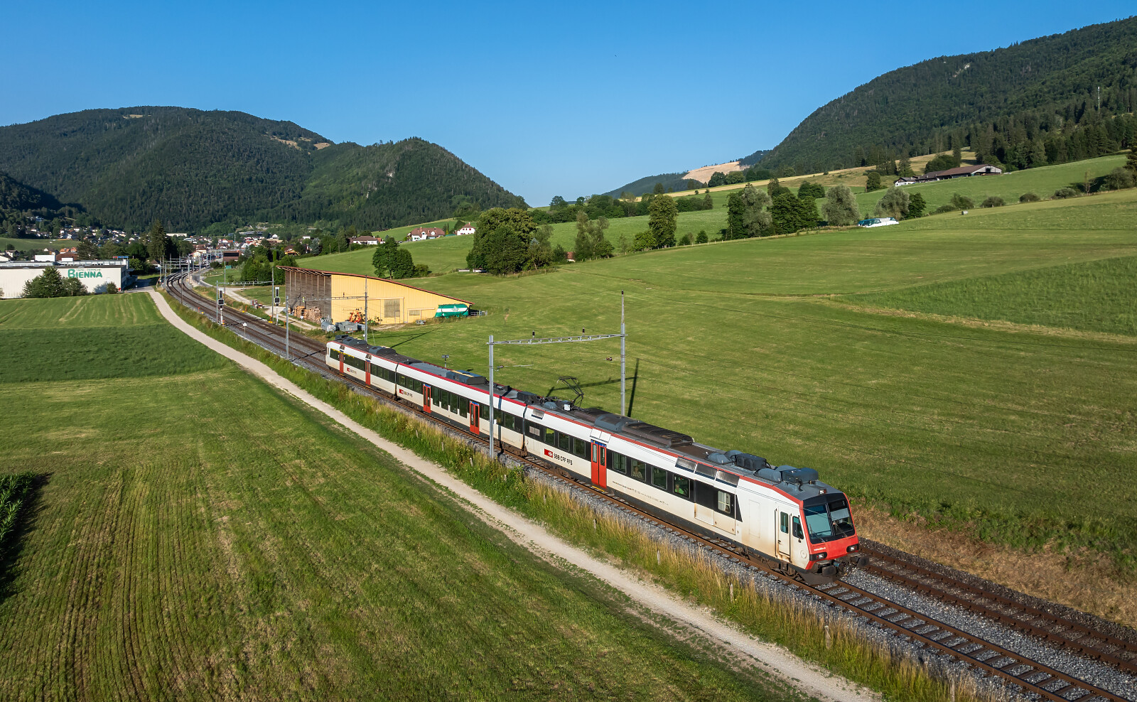 RBDe 560 "Domino" der SBB (Schweizerische Bundesbahnen) zwischen Sonceboz-Sombeval und Tavannes, Schweiz