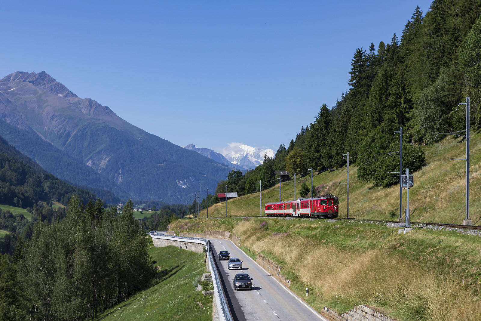Deh 4/4 I 52 der MGB (Matterhorn Gotthard Bahn) zwischen Fürgangen-Bellwald Talstation und Niederwald, Schweiz